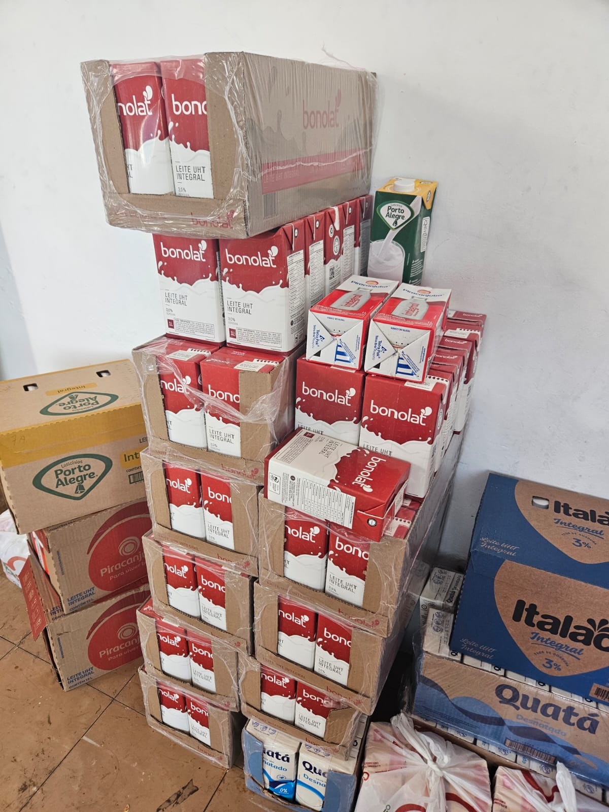 Joipe arrecada 1700 litros de leite para instituições beneficentes